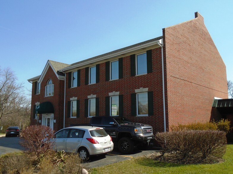 More Photos Of 33 Waukegan Rd, Lake Bluff Office For Sale