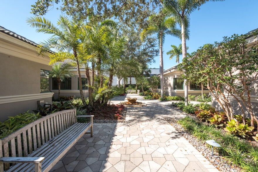 More Photos Of 2770 Horseshoe Dr S, Naples Office For Lease