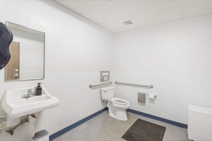 More Photos Of 315 S Flower St, Burbank Warehouse For Lease