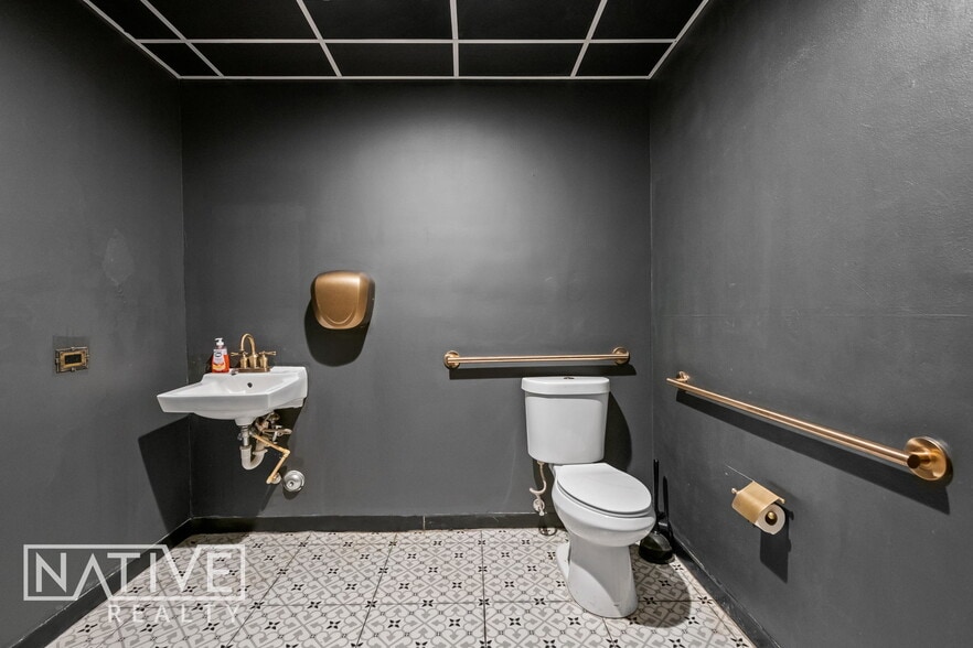More Photos Of 702-706 NE 1st Ave, Fort Lauderdale Restaurant For Lease