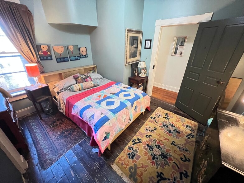 More Photos Of 1438-1442 Light St, Baltimore Showroom For Sale