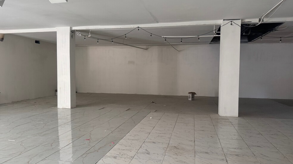 More Photos Of 6120 S Archer Rd, Summit Light Distribution For Lease