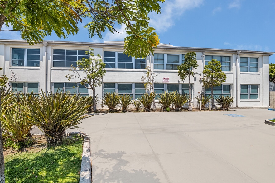 More Photos Of 2100 Abbot Kinney Blvd, Venice Office For Lease