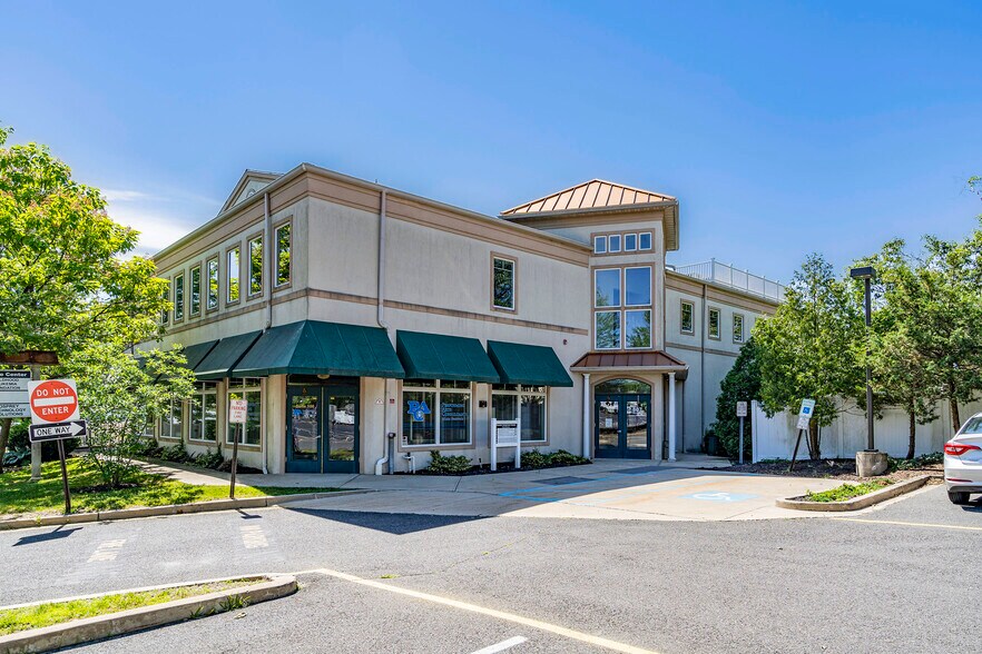 More Photos Of 807 Mantoloking Rd, Brick Office For Sale