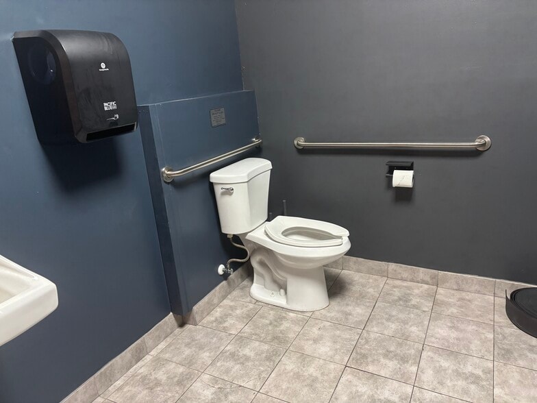 More Photos Of 19 W Bel Air Ave, Aberdeen Storefront For Lease
