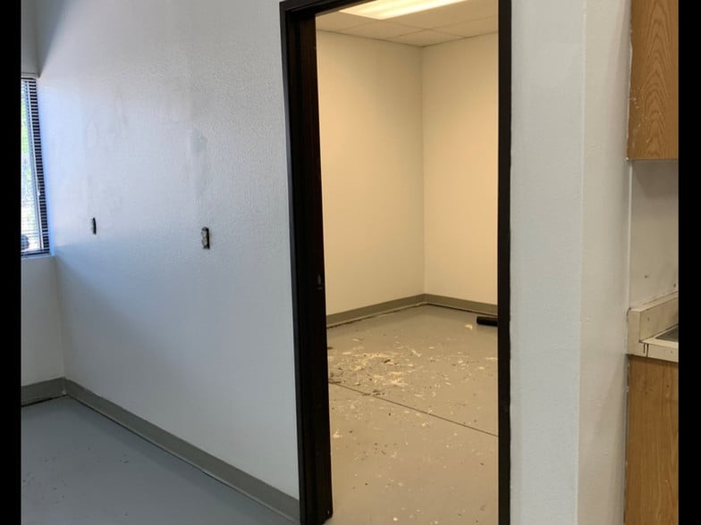 More Photos Of 7505 E Harvard Ave, Denver Flex For Sale