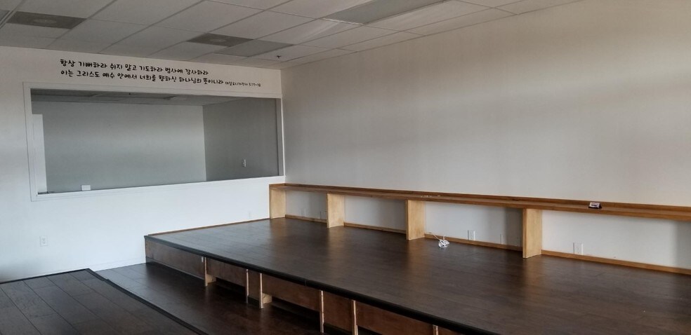 More Photos Of 302 Satellite Blvd NE, Suwanee General Retail For Lease