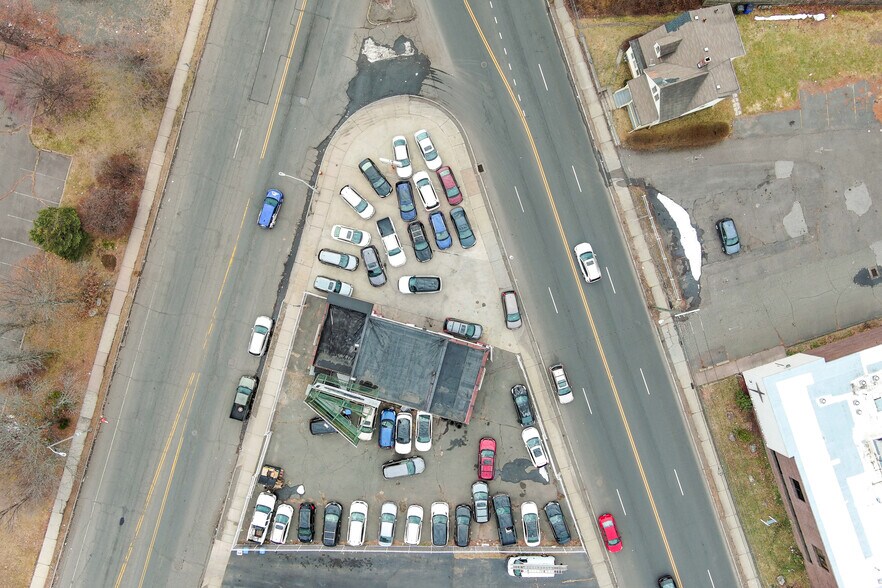 More Photos Of 385 New Park Ave, Hartford Auto Repair For Sale