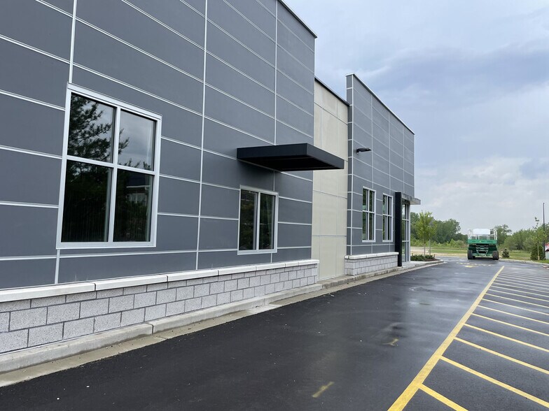 More Photos Of 825-833 N Wisconsin St, Elkhorn General Retail For Lease