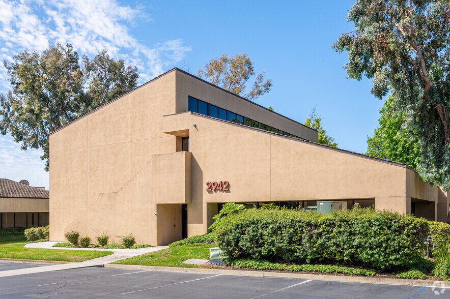 More Photos Of 2942 Daimler St, Santa Ana Office For Sale