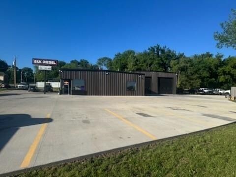 Primary Photo Of 404 N East St, Paola Auto Repair For Sale