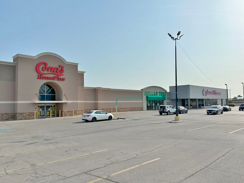 More Photos Of 6921-6925 E Admiral Pl, Tulsa Freestanding For Lease