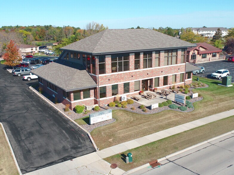 More Photos Of 980 Maritime Dr, Manitowoc Office For Lease
