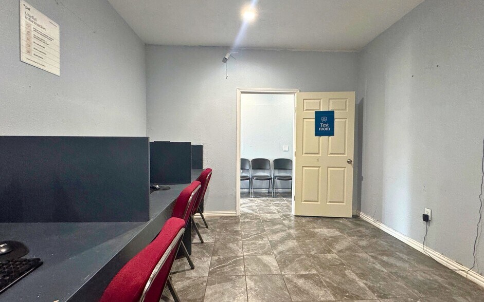 More Photos Of 1707 State Highway 21 W, Caldwell Office For Sale