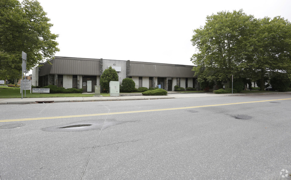 Primary Photo Of 1-21 Brandywine Dr, Deer Park Warehouse For Lease