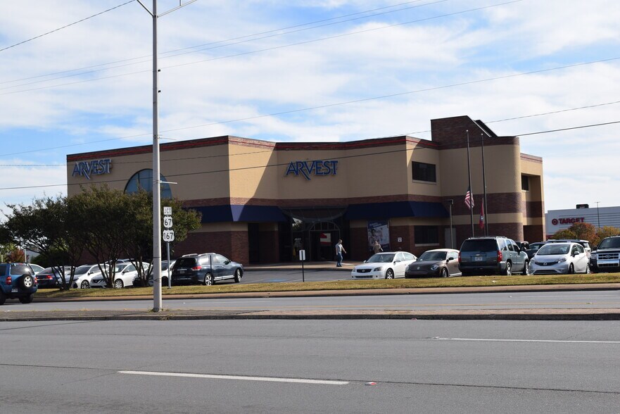 Primary Photo Of 4004 Mccain Blvd, North Little Rock Bank For Lease