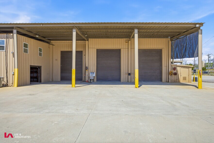 More Photos Of 1364 Candler Rd, Gainesville Truck Terminal For Lease