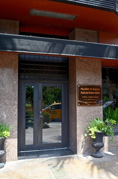 More Photos Of 126 E Main Plz, San Antonio Apartments For Sale