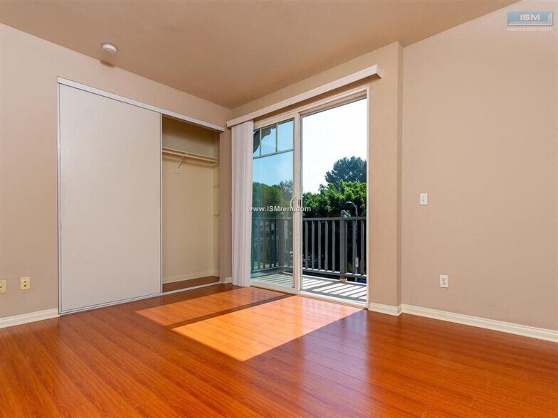 More Photos Of 1239 W 30th St, Los Angeles Apartments For Sale