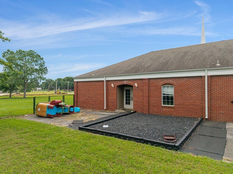 More Photos Of 1101 N Wheeler Ave, Sallisaw Religious Facility For Sale