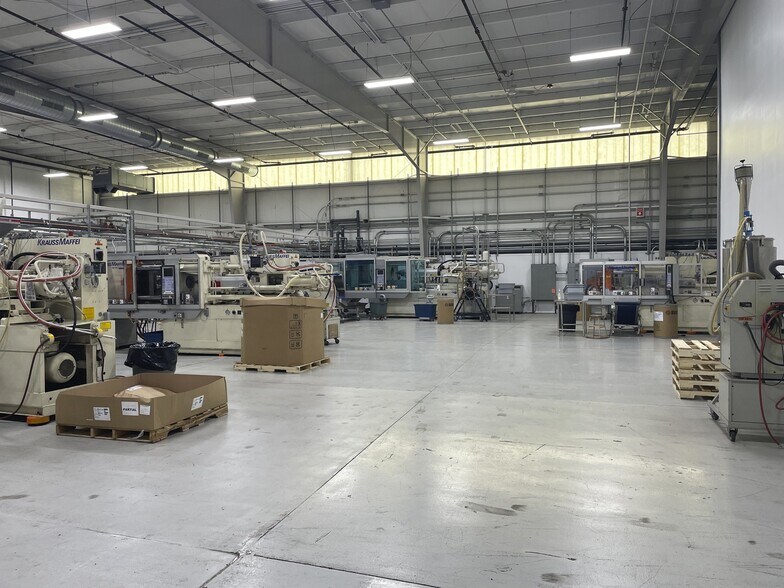 More Photos Of 85 E Bradrock Dr, Des Plaines Warehouse For Sale