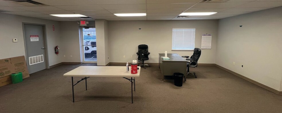 More Photos Of 2675 N 9th St, Carter Lake Warehouse For Lease