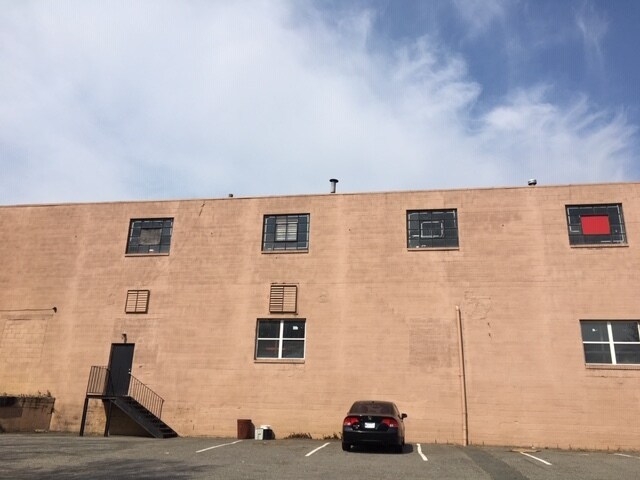 More Photos Of 10 Dell Glen Ave, Lodi Manufacturing For Lease
