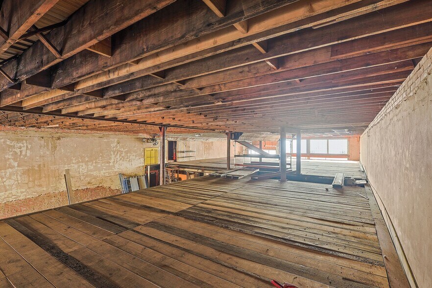 More Photos Of 125 S Waco St, Hillsboro Office For Sale