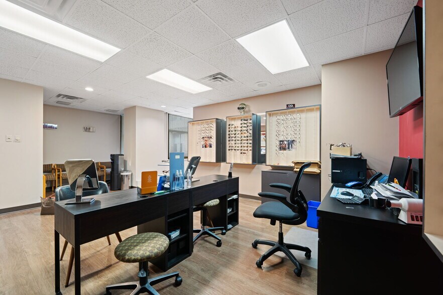 More Photos Of 50 E Washington St, Chicago Office For Sale