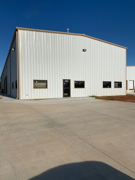 More Photos Of 8409 SW 23rd Pl, Oklahoma City Warehouse For Lease