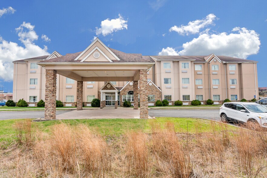 More Photos Of 20 Southland Dr, Fairmont Hotel For Sale