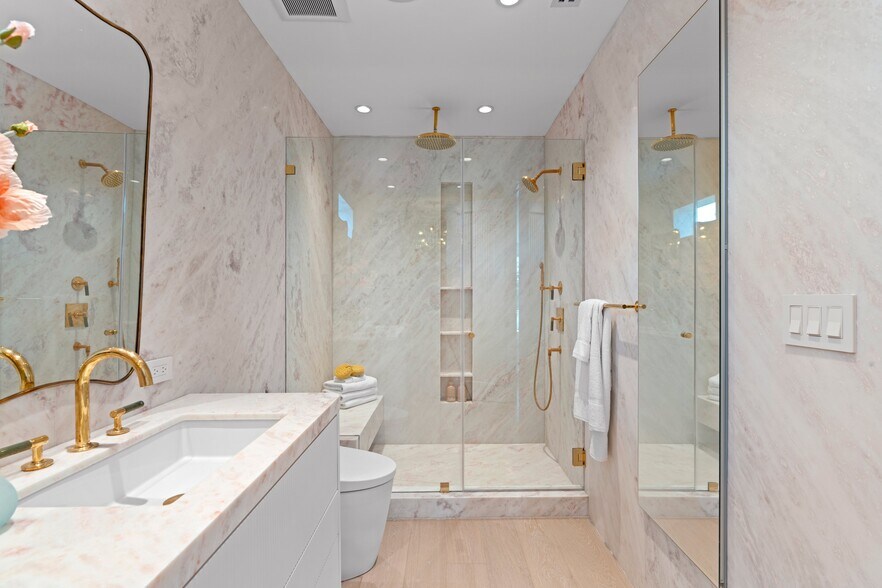 More Photos Of 255 Royal Poinciana Way, Palm Beach Storefront Retail Residential For Sale