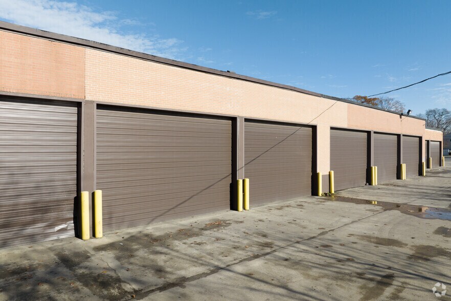 More Photos Of 567-575 N Midland Ave, Saddle Brook Warehouse For Lease