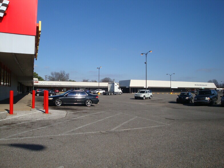 More Photos Of 3071-3129 Perkins Rd S, Memphis Unknown For Lease