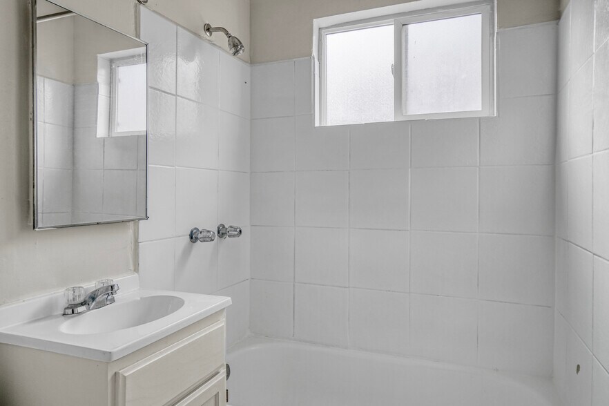 More Photos Of 5606 S Figueroa St, Los Angeles Apartments For Sale
