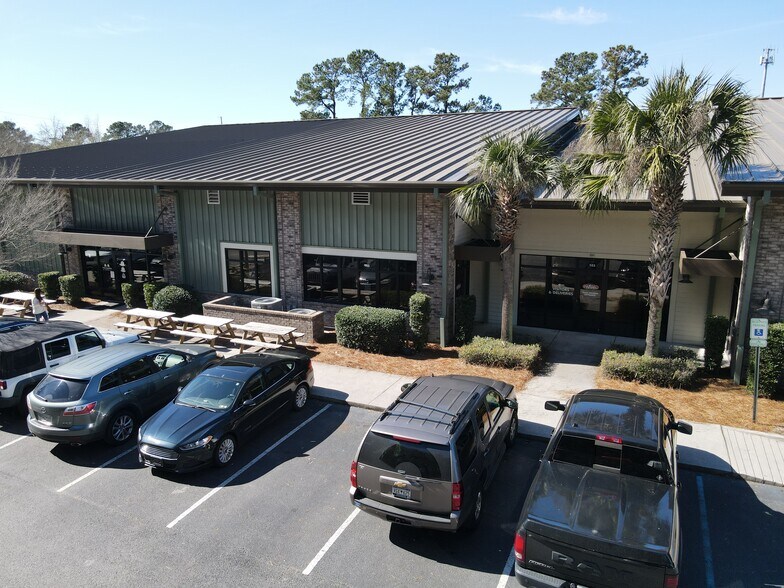More Photos Of 547 Long Point Rd, Mount Pleasant Flex For Lease