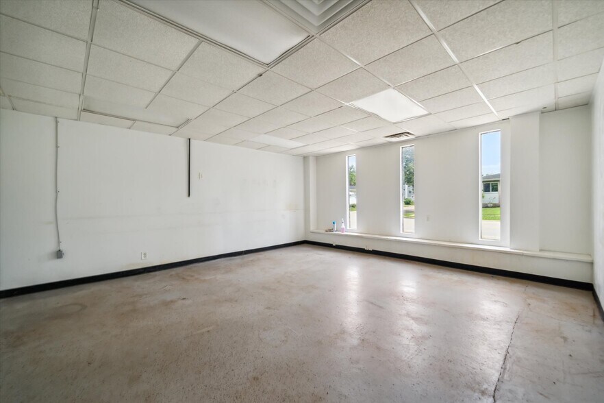 More Photos Of 16811 Stephens, Eastpointe Industrial For Sale