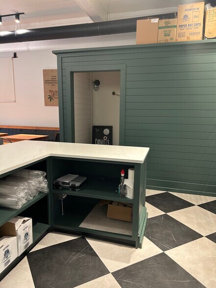 More Photos Of 50 S Forest Ave, Hartwell Storefront For Sale