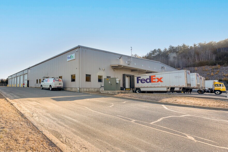 More Photos Of 883 Industrial Park Rd, Littleton Distribution For Sale