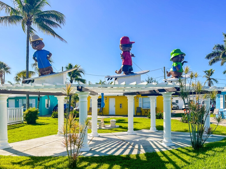 More Photos Of 14621 McGregor Blvd, Fort Myers Apartments For Sale