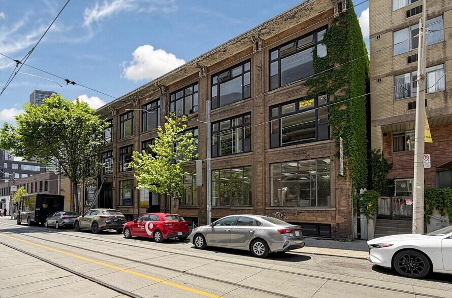 More Photos Of 10-14 Mccaul St, Toronto Office For Lease