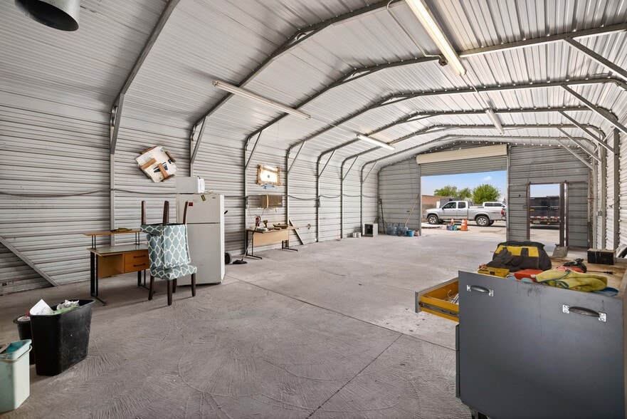 More Photos Of 307 W Avenue I, Lancaster Service For Sale