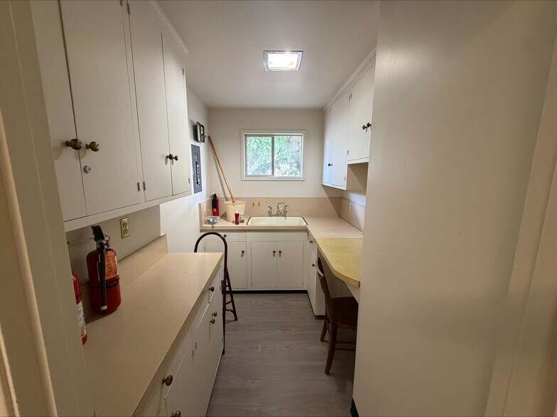 More Photos Of 500 W Eaton Ave, Tracy Medical For Lease