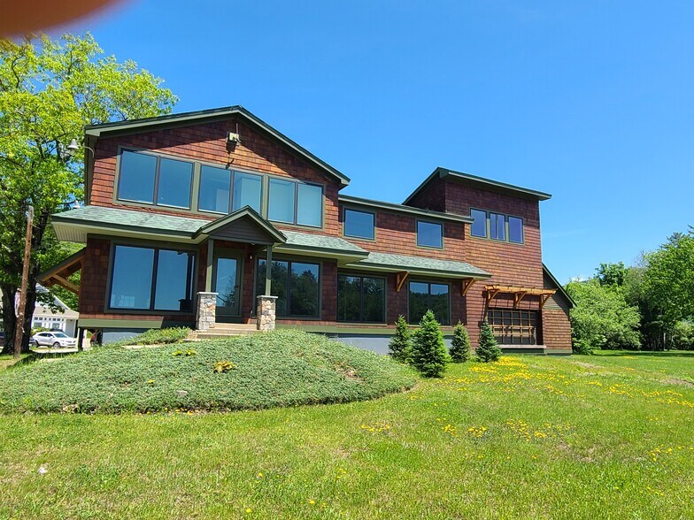 More Photos Of 12 Southmayd St, Campton Freestanding For Sale