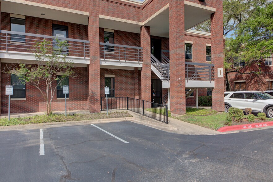 More Photos Of 11824 Jollyville Rd, Austin Medical For Lease