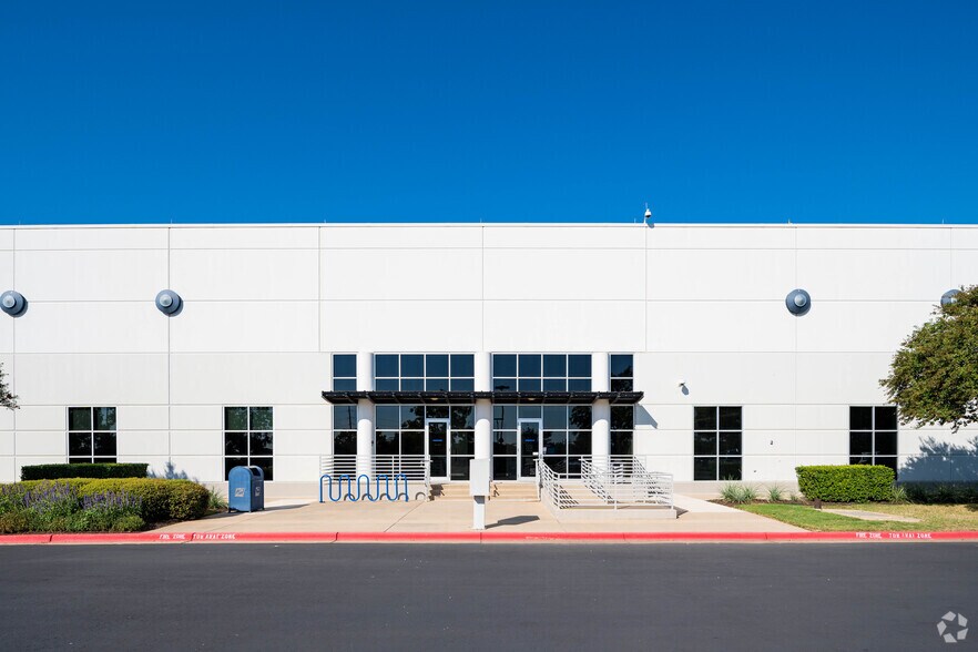 More Photos Of 7301 Metro Center Dr, Austin Flex For Lease