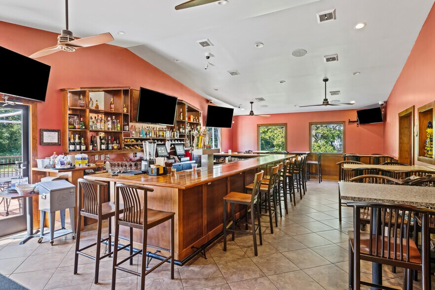 More Photos Of 5626 W Lincoln Hwy, Parkesburg Restaurant For Sale
