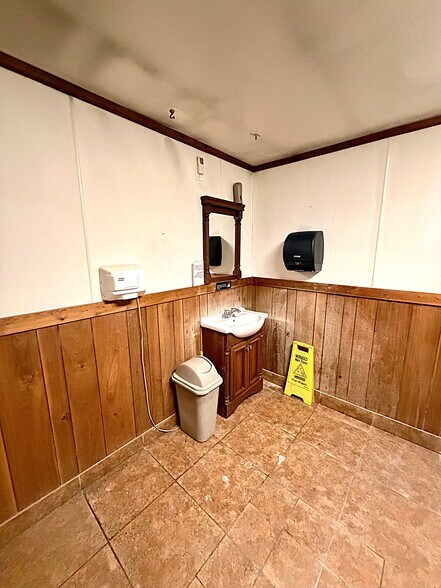 More Photos Of 479 6th Street St, Wells General Retail For Sale