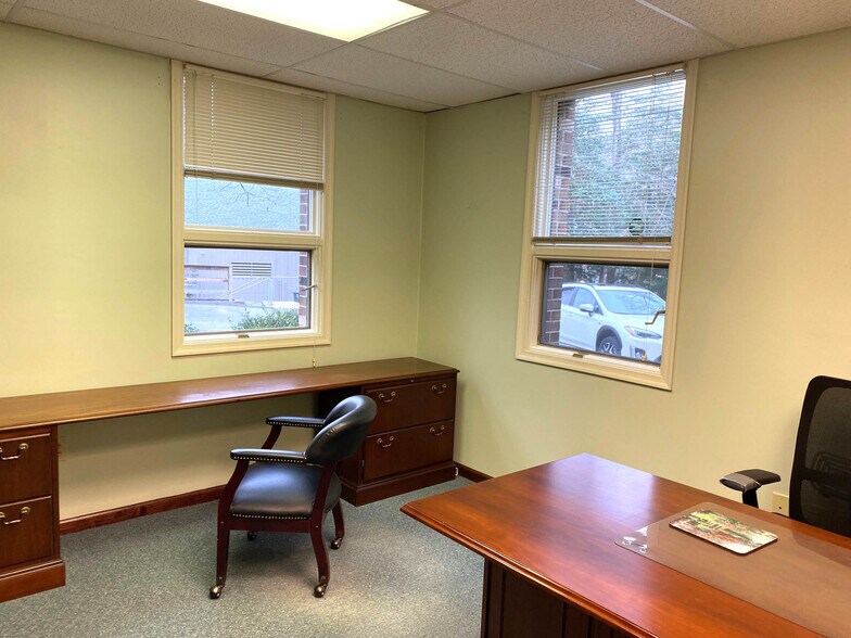 More Photos Of 1323 Jamestown Rd, Williamsburg Office For Lease