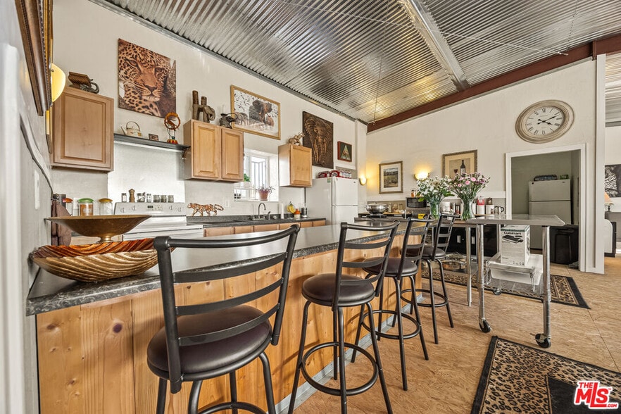 More Photos Of 9025 Camp Rock Rd, Lucerne Valley Veterinarian Kennel For Sale